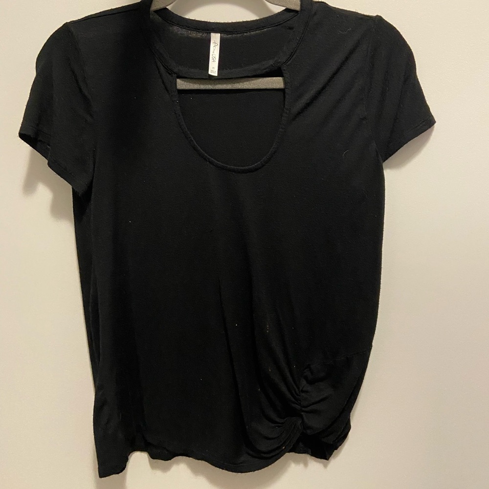Keyhole back tee!